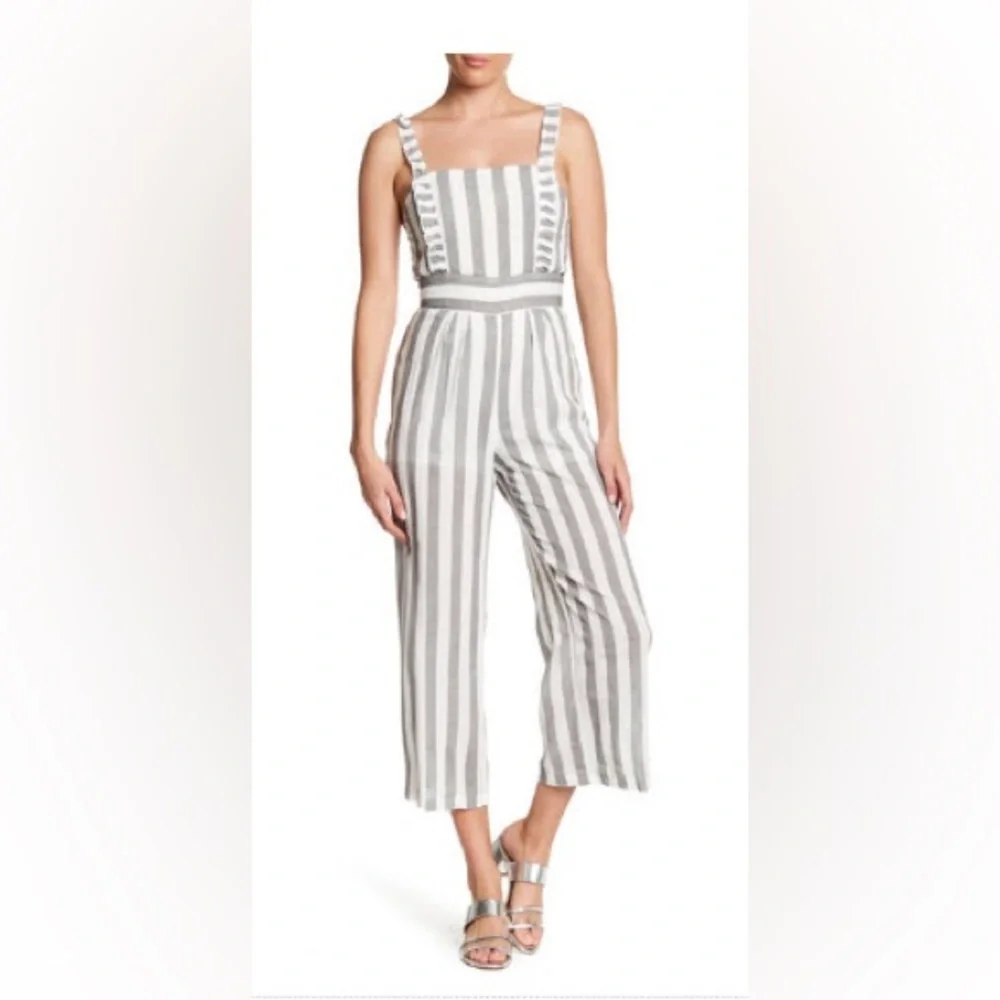 Know One Cares Lightweight Jumpsuit Size M - Picture 2 of 6